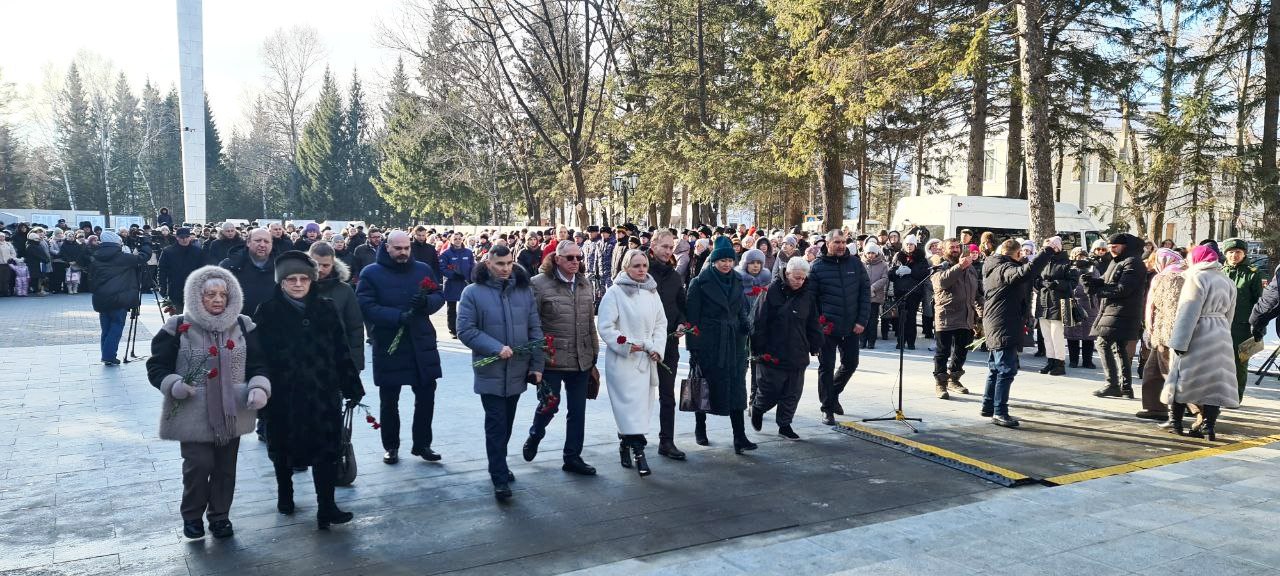 В Биробиджане открыли памятник матерям победителей В Биробиджане открыли памятник матерям победителей