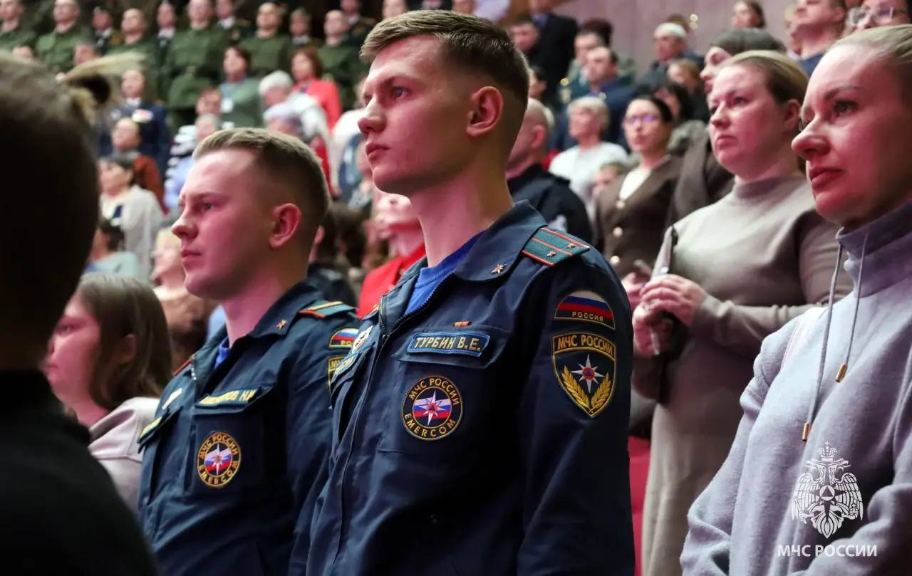 В День Героев Отечества гостями концерта-спектакля стали спасатели ЕАО В День Героев Отечества гостями концерта-спектакля стали спасатели ЕАО