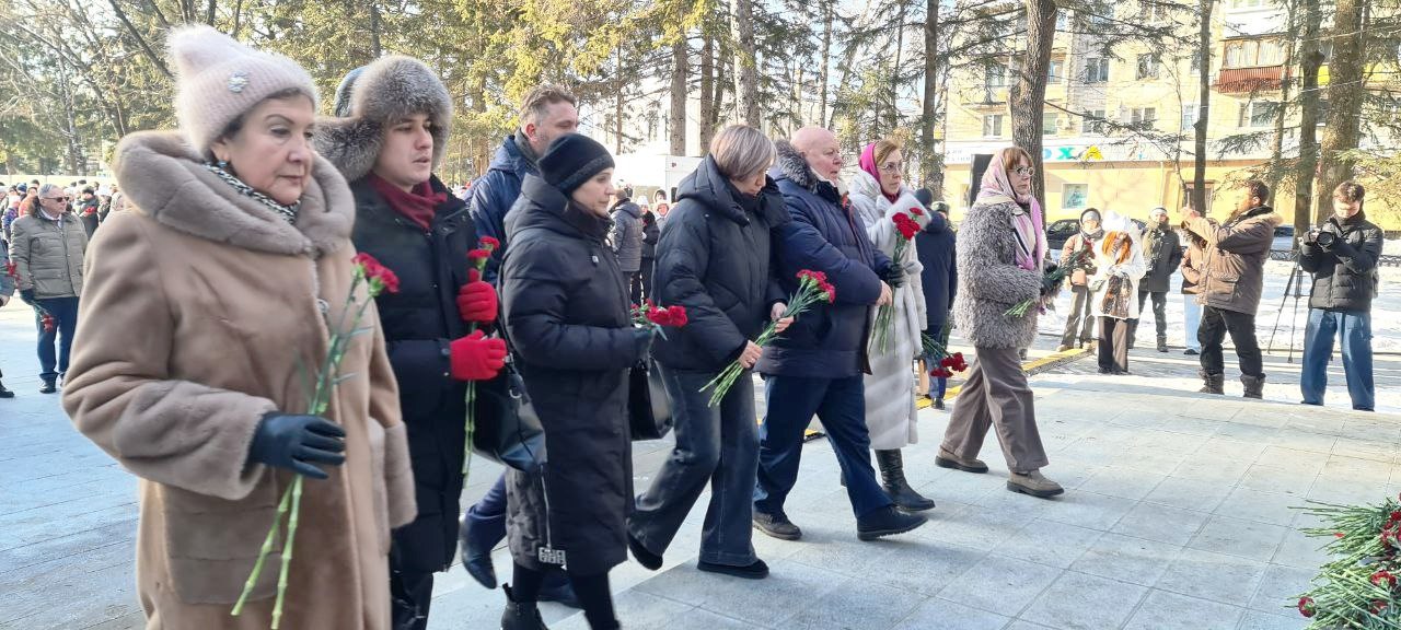 В Биробиджане открыли памятник матерям победителей В Биробиджане открыли памятник матерям победителей