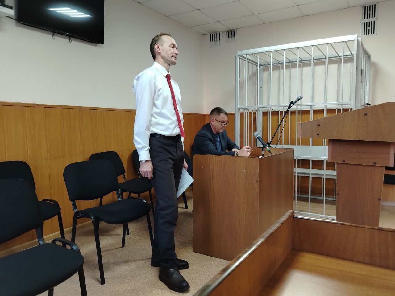 ЗА ЦВЕТЫ – ПОД СУД. Сегодня в Биробиджанском районном суде вновь рассматривается административное производство в отношении первого секретаря областного комитета КПРФ в ЕАО Евгения Конопаткина ЗА ЦВЕТЫ – ПОД СУД. Сегодня в Биробиджанском районном суде вновь рассматривается административное производство в отношении первого секретаря областного комитета КПРФ в ЕАО Евгения Конопаткина