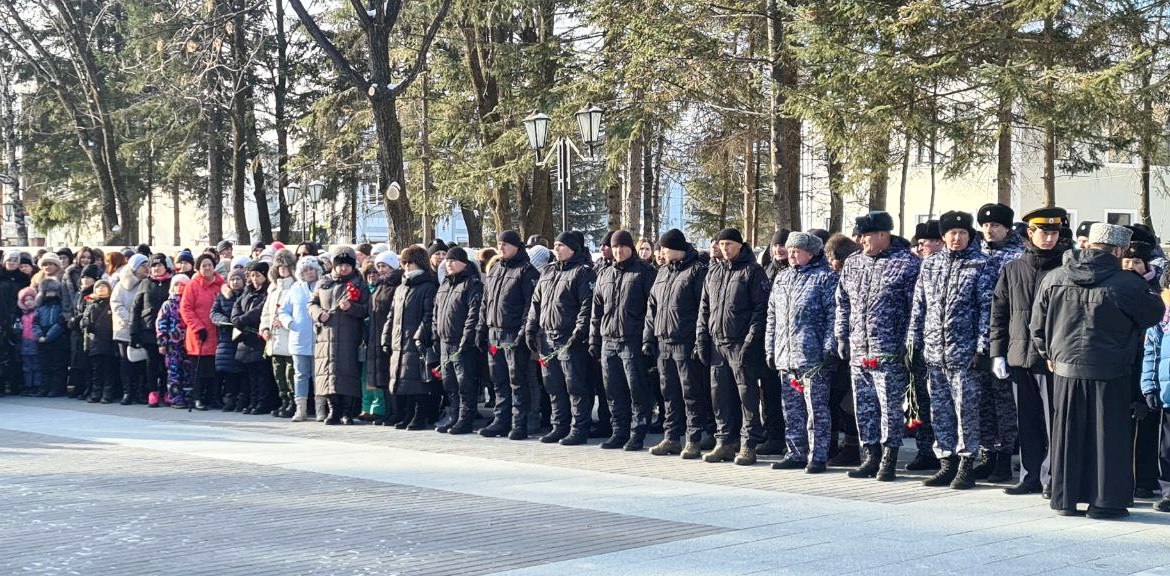 В Биробиджане открыли памятник матерям победителей В Биробиджане открыли памятник матерям победителей