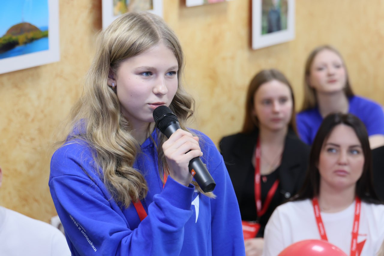 Губернатор ЕАО Мария Костюк отметила достижения и наградила активистов «Движения Первых» Губернатор ЕАО Мария Костюк отметила достижения и наградила активистов «Движения Первых»