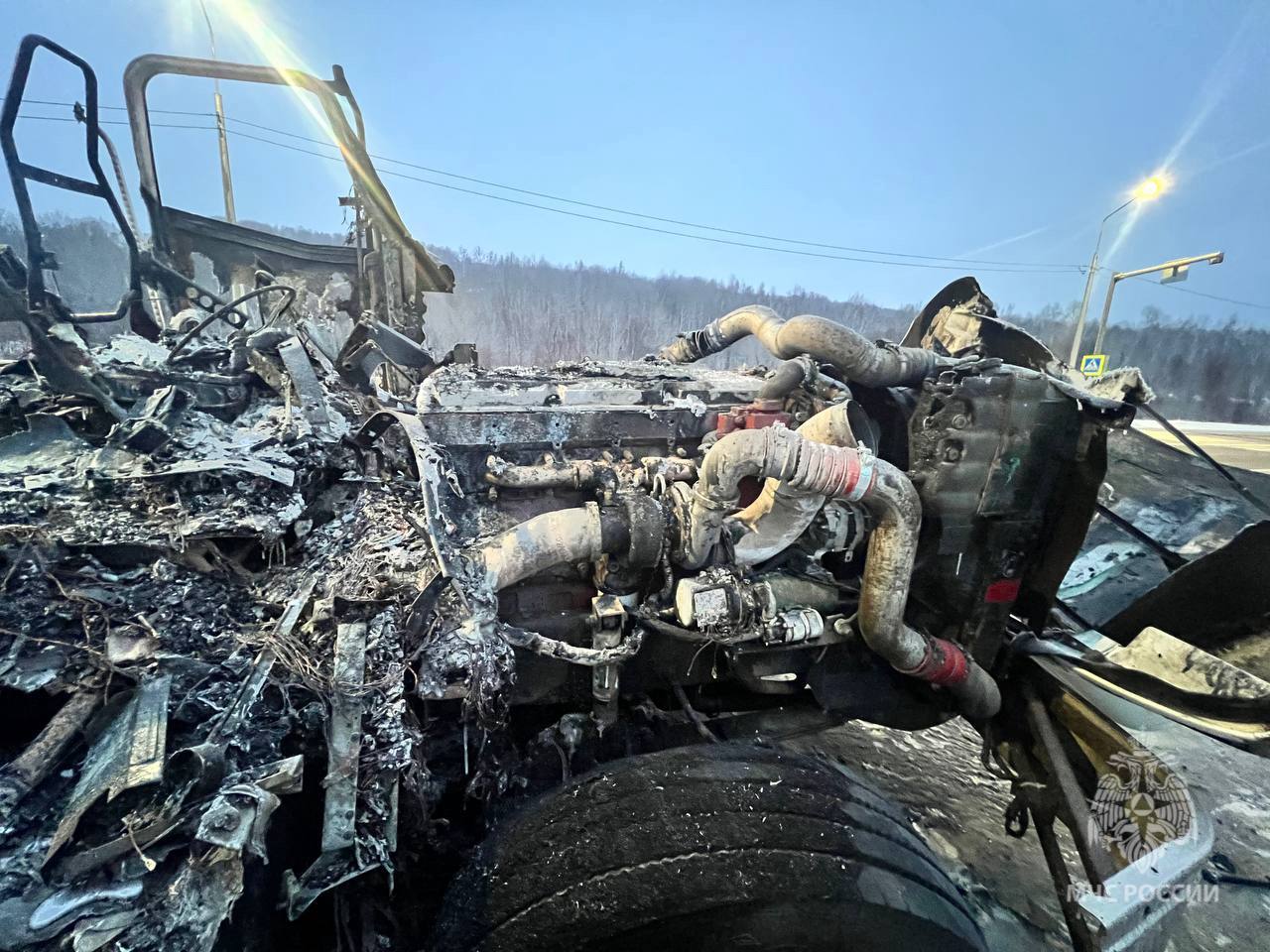 Загорелся автовоз в ЕАО. Вчера ранним утром водитель автовоза в городе Облучье ЕАО, готовясь отправиться в путь, включил предпусковой обогреватель, но спустя некоторое время услышал треск и увидел пламя Загорелся автовоз в ЕАО. Вчера ранним утром водитель автовоза в городе Облучье ЕАО, готовясь отправиться в путь, включил предпусковой обогреватель, но спустя некоторое время услышал треск и увидел пламя