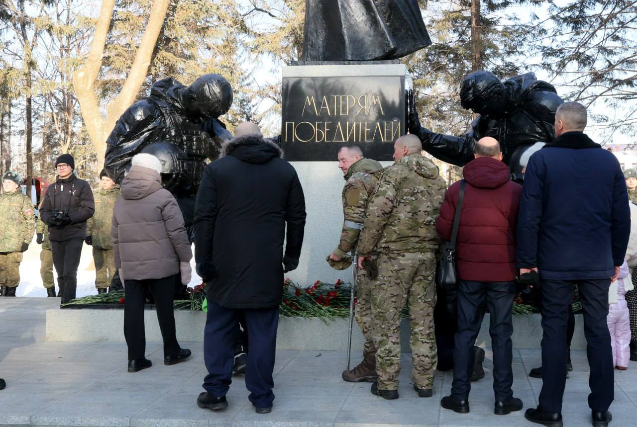 Анна Цивилева: Скульптура – символ неразрывной связи поколений и дань уважения матерям, чья вера и молитвы оберегают солдат на передовой Анна Цивилева: Скульптура – символ неразрывной связи поколений и дань уважения матерям, чья вера и молитвы оберегают солдат на передовой