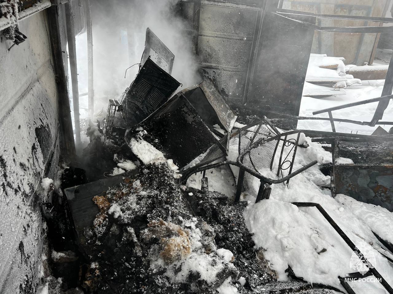 Согреться не вышло. В г. Облучье поздно ночью на частной территории загорелся вагончик Согреться не вышло. В г. Облучье поздно ночью на частной территории загорелся вагончик