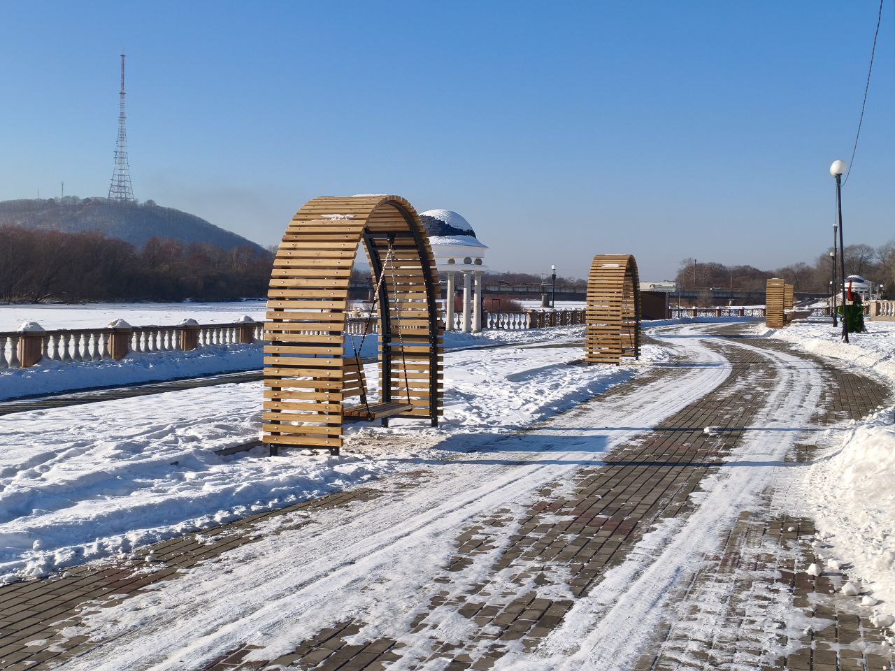 В Биробиджане контролируют ход работ по благоустройству набережной В Биробиджане контролируют ход работ по благоустройству набережной