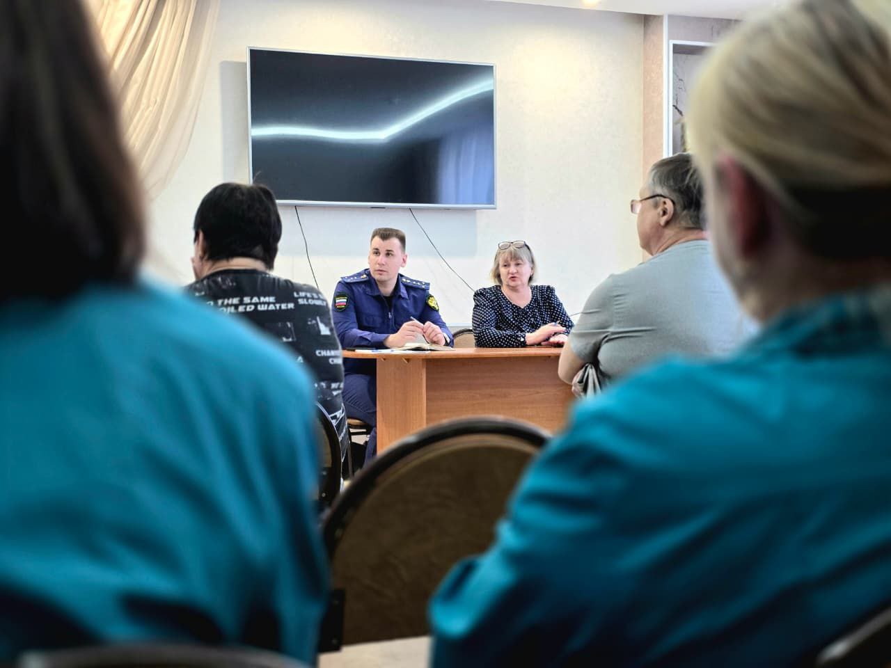 Заместитель прокурора г.Биробиджана Радислав Ревуцкий в ОГБУ «Комплексный центр Социального Обслуживания ЕАО» провел личный прием граждан по вопросам соблюдения прав социально незащищенных категорий граждан Заместитель прокурора г.Биробиджана Радислав Ревуцкий в ОГБУ «Комплексный центр Социального Обслуживания ЕАО» провел личный прием граждан по вопросам соблюдения прав социально незащищенных категорий граждан