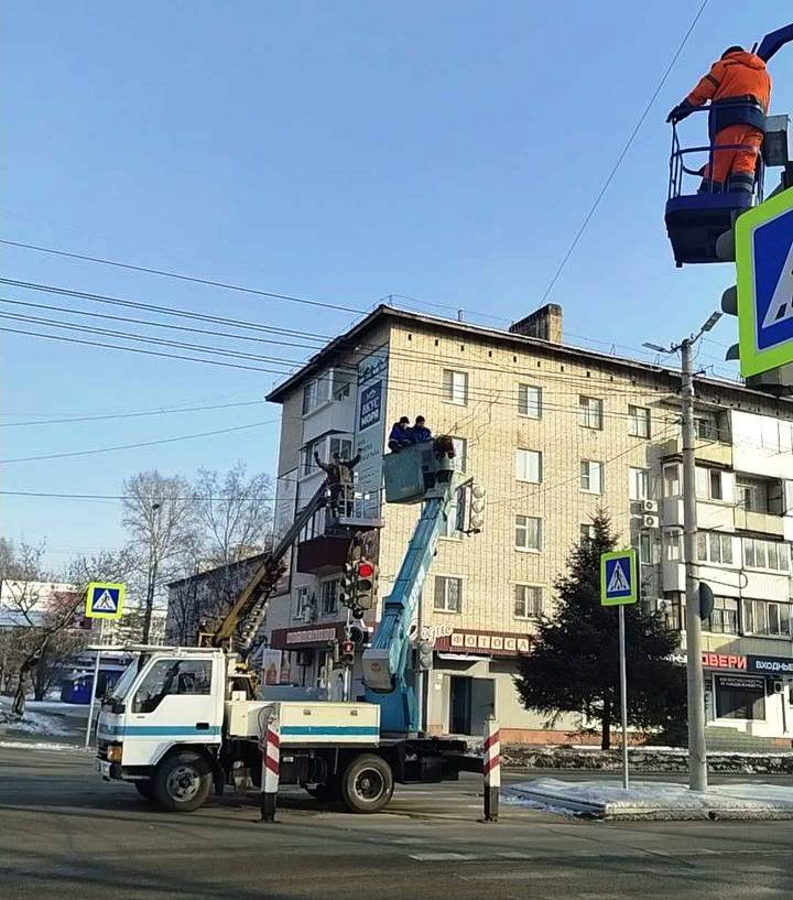 В Биробиджане обновляют светофоры В Биробиджане обновляют светофоры