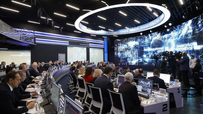 Михаил Мишустин провел стратегическую сессию по разработке стратегии социально-экономического развития Дальнего Востока Михаил Мишустин провел стратегическую сессию по разработке стратегии социально-экономического развития Дальнего Востока