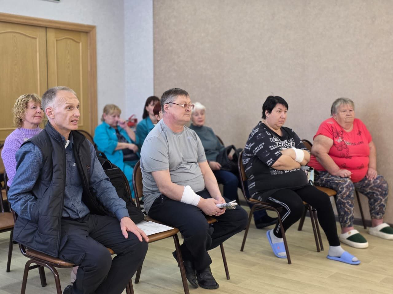 Заместитель прокурора г.Биробиджана Радислав Ревуцкий в ОГБУ «Комплексный центр Социального Обслуживания ЕАО» провел личный прием граждан по вопросам соблюдения прав социально незащищенных категорий граждан Заместитель прокурора г.Биробиджана Радислав Ревуцкий в ОГБУ «Комплексный центр Социального Обслуживания ЕАО» провел личный прием граждан по вопросам соблюдения прав социально незащищенных категорий граждан