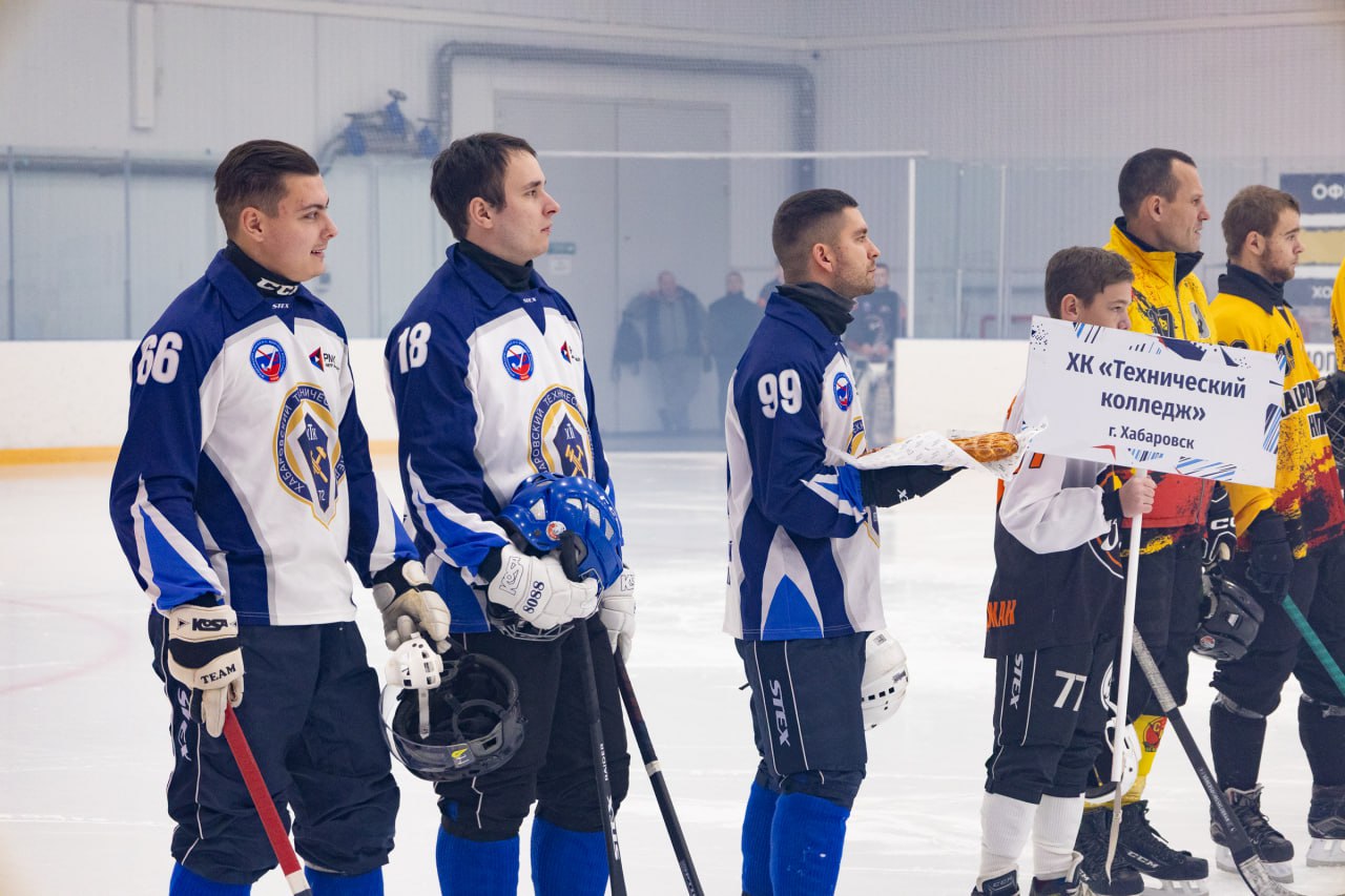 XXV Кубок губернатора ЕАО по хоккею с мячом торжественно открыт в Биробиджане XXV Кубок губернатора ЕАО по хоккею с мячом торжественно открыт в Биробиджане