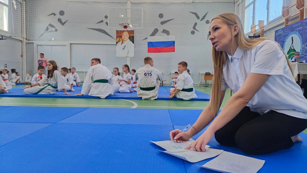 Более 200 юных спортсменов собрала открытая новогодняя тренировка по киокусинкай в Биробиджане Более 200 юных спортсменов собрала открытая новогодняя тренировка по киокусинкай в Биробиджане