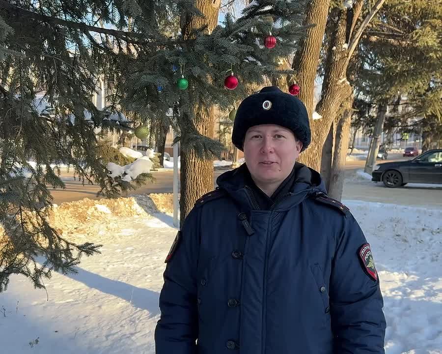 #ПолицейскийДедМороз. С наступающим Новым годом жителей области поздравляет участковый уполномоченный полиции Юлия Анисимова Юлия напоминает, что соблюдение законов и профилактика правонарушений важны для нашей общей...