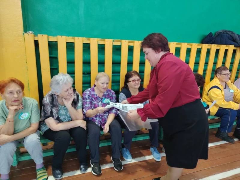 В Смидовичском районе полицейские, общественники и «серебряные» волонтеры научили пенсионеров противостоять кибермошенникам В Смидовичском районе полицейские, общественники и «серебряные» волонтеры научили пенсионеров противостоять кибермошенникам