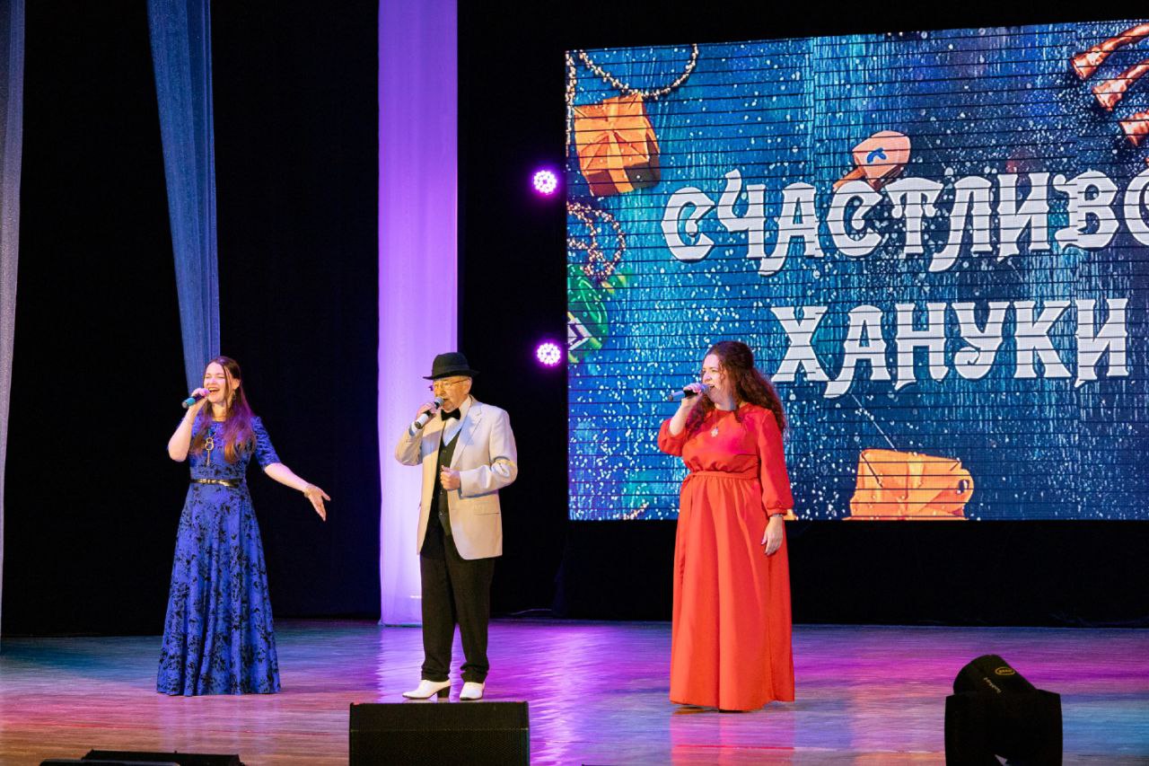 Первая ханукальная свеча зажглась в столице ЕАО Первая ханукальная свеча зажглась в столице ЕАО