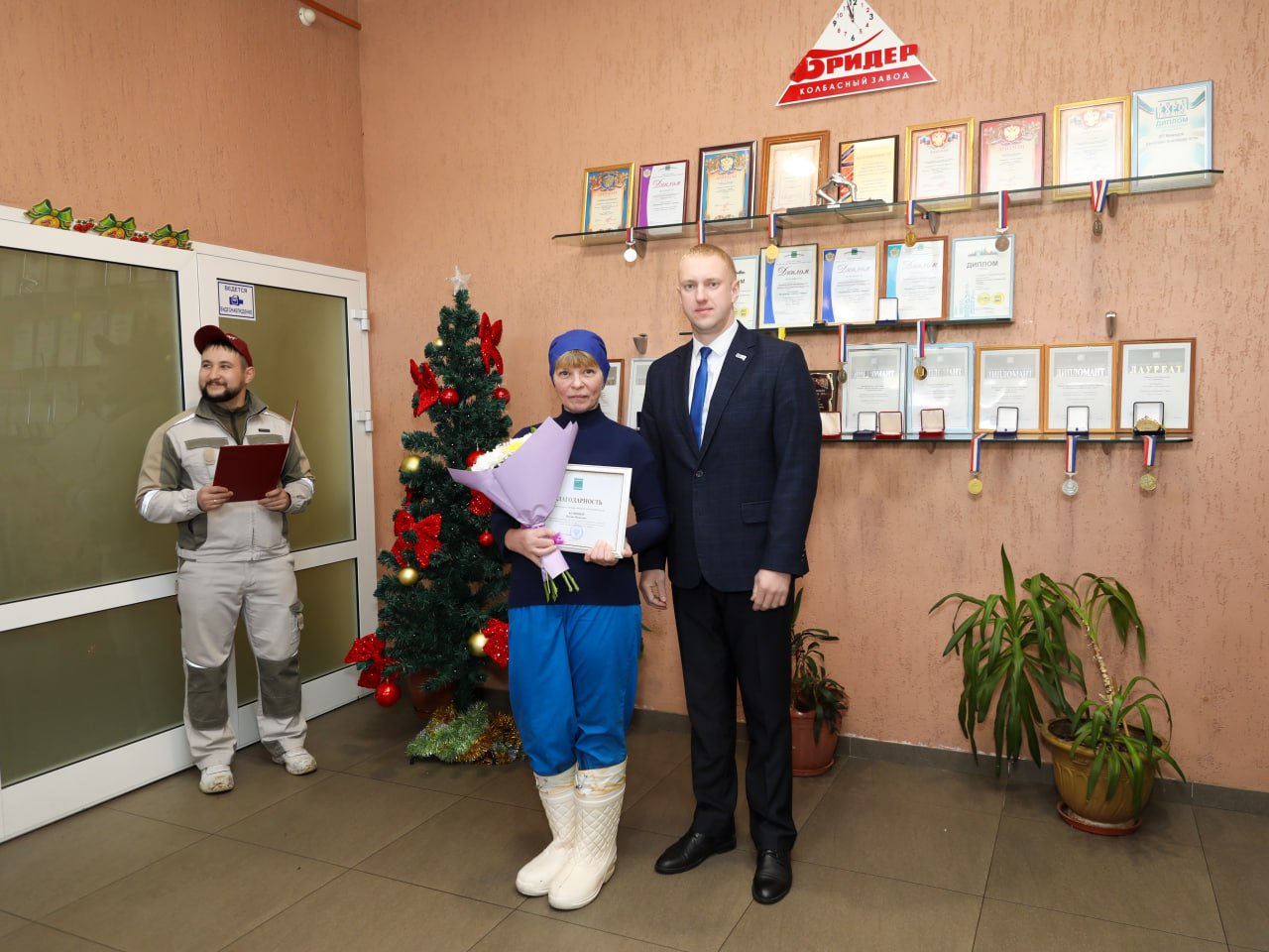 Депутаты парламента ЕАО поздравили «Бридер» с юбилеем Депутаты парламента ЕАО поздравили «Бридер» с юбилеем