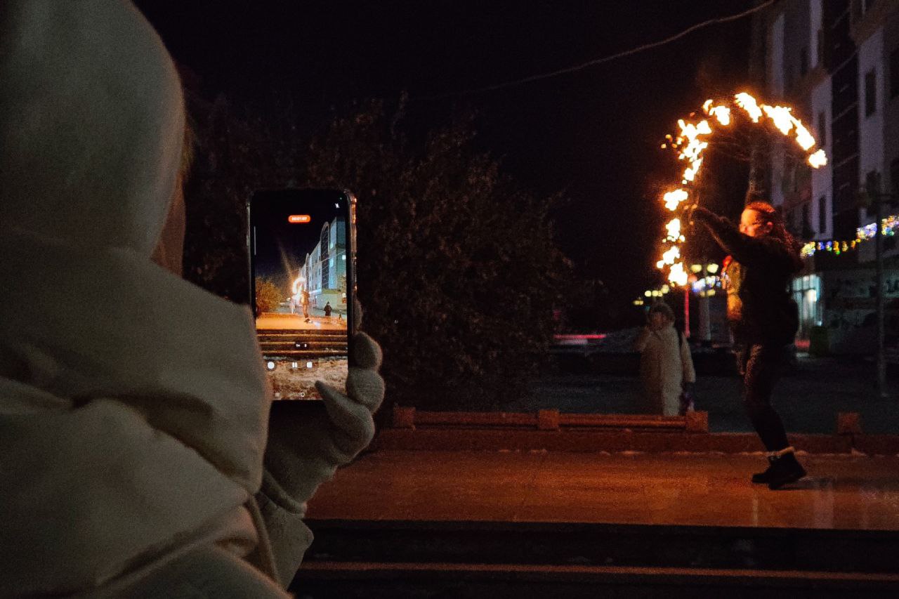 Первая ханукальная свеча зажглась в столице ЕАО Первая ханукальная свеча зажглась в столице ЕАО