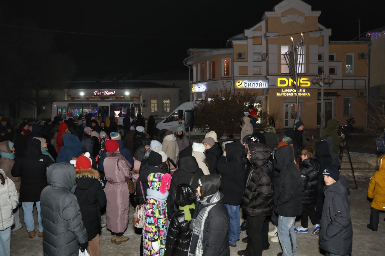 Первая ханукальная свеча зажглась в столице ЕАО Первая ханукальная свеча зажглась в столице ЕАО