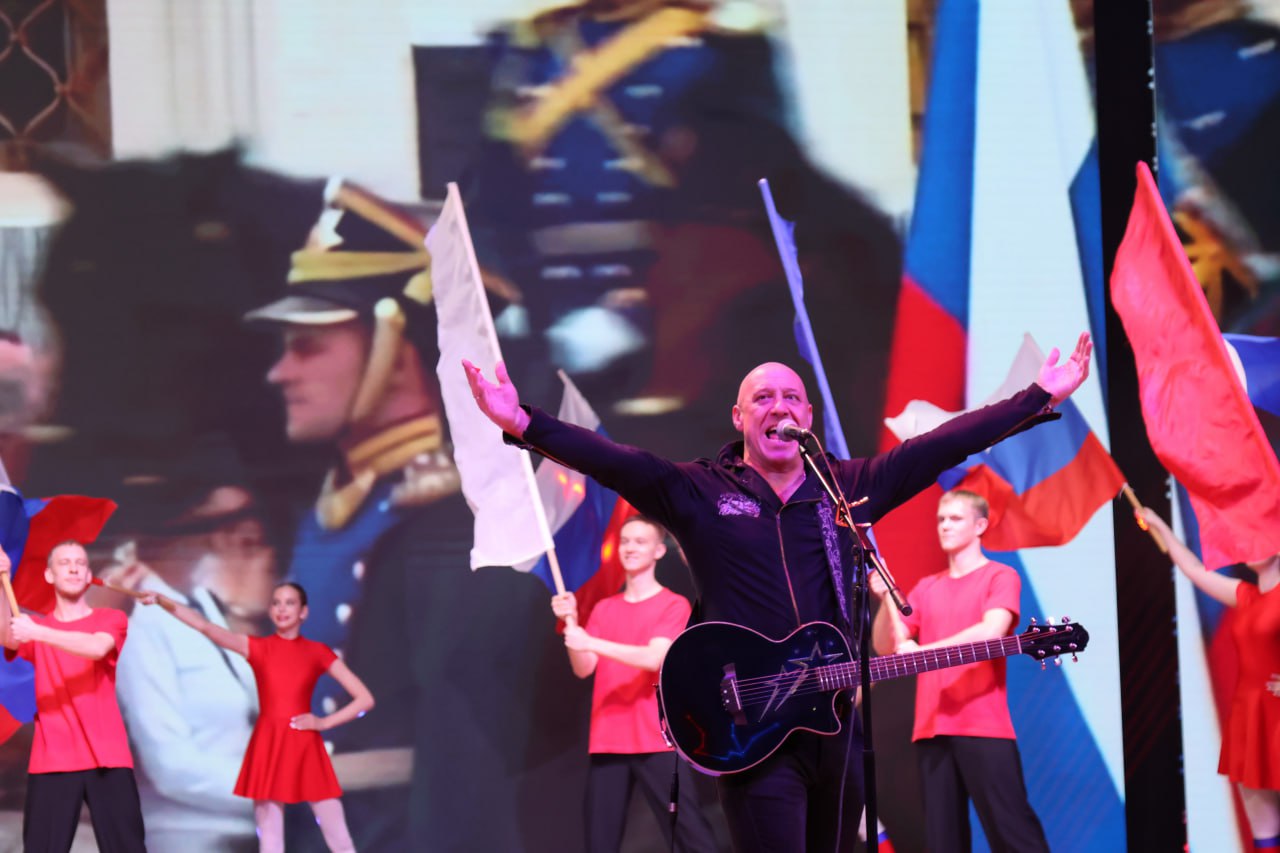 Вечер памяти "Жить за двоих" с Денисом Майдановым прошел в Биробиджане Вечер памяти "Жить за двоих" с Денисом Майдановым прошел в Биробиджане