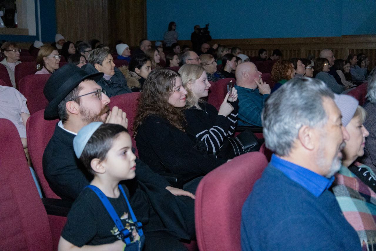 Первая ханукальная свеча зажглась в столице ЕАО Первая ханукальная свеча зажглась в столице ЕАО