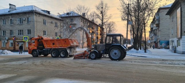 Приводят в порядок городские дороги в Биробиджане