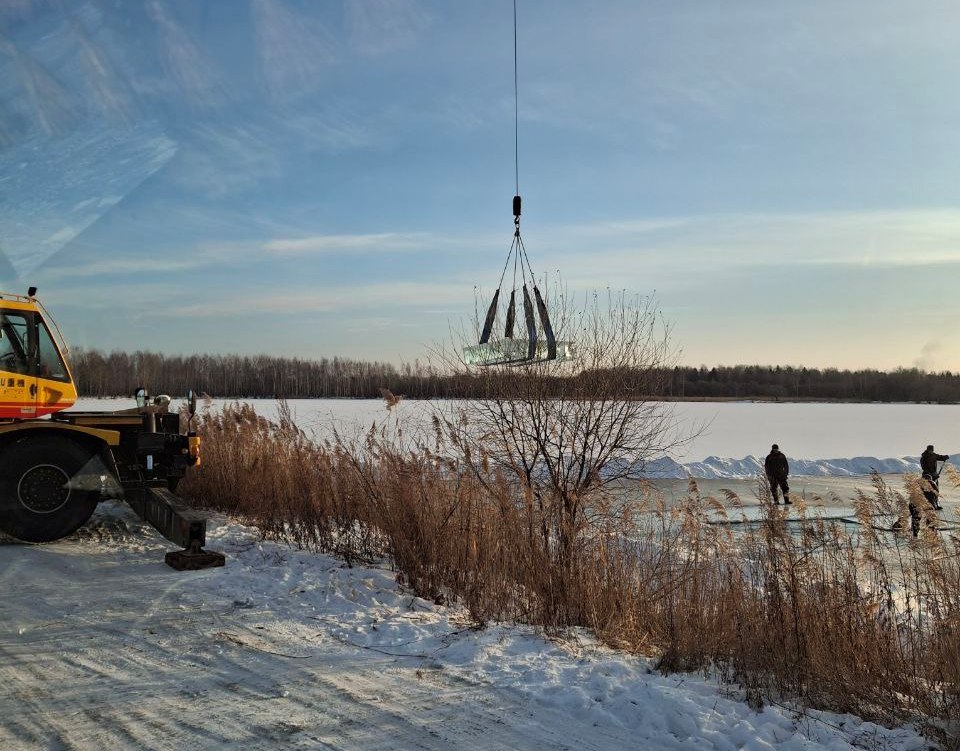 В Биробиджане заготавливают лед для новогоднего городка В Биробиджане заготавливают лед для новогоднего городка
