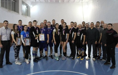 В Биробиджане прошли соревнования по волейболу среди команд полицейских