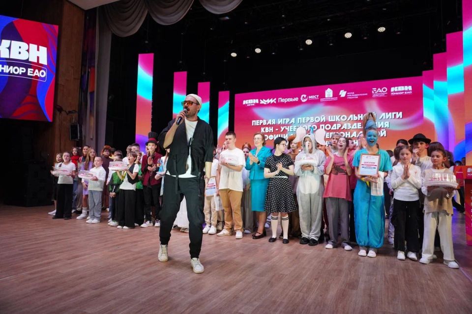 Председатель Общественной палаты ЕАО Анатолий Тихомиров и его заместитель Алинберг Ганапольский поддержали талантливую молодёжь региона!