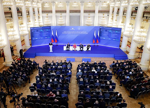 Законодатели РФ и регионов обсудили жилищный вопрос Законодатели РФ и регионов обсудили жилищный вопрос