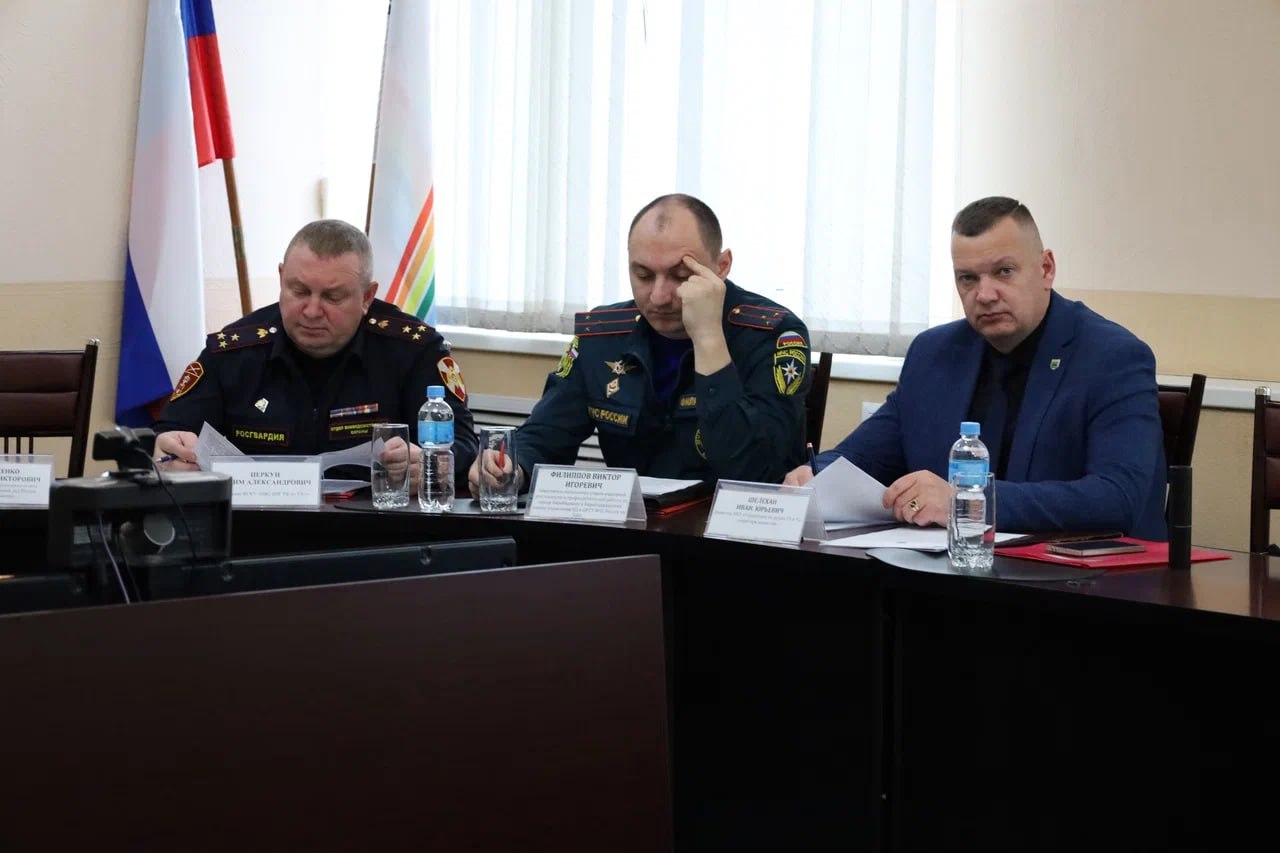 Новогодние праздники в Биробиджане должны пройти без чрезвычайных происшествий Новогодние праздники в Биробиджане должны пройти без чрезвычайных происшествий