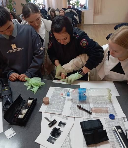В Смидовичском районе полицейские провели для старшеклассников «Урок мужества»