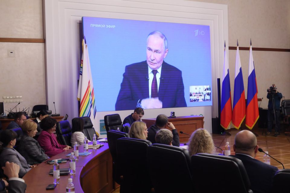 Два часа в прямом эфире: Президент РФ Владимир Путин подводит итоги уходящего года