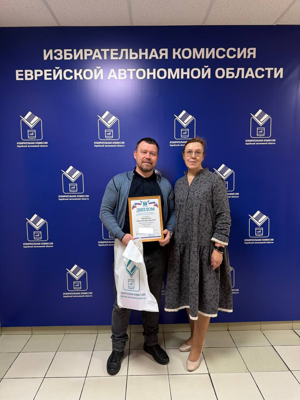 Самая приятная часть любой викторины — видеть счастливые глаза победителей и вручать им награды Самая приятная часть любой викторины — видеть счастливые глаза победителей и вручать им награды