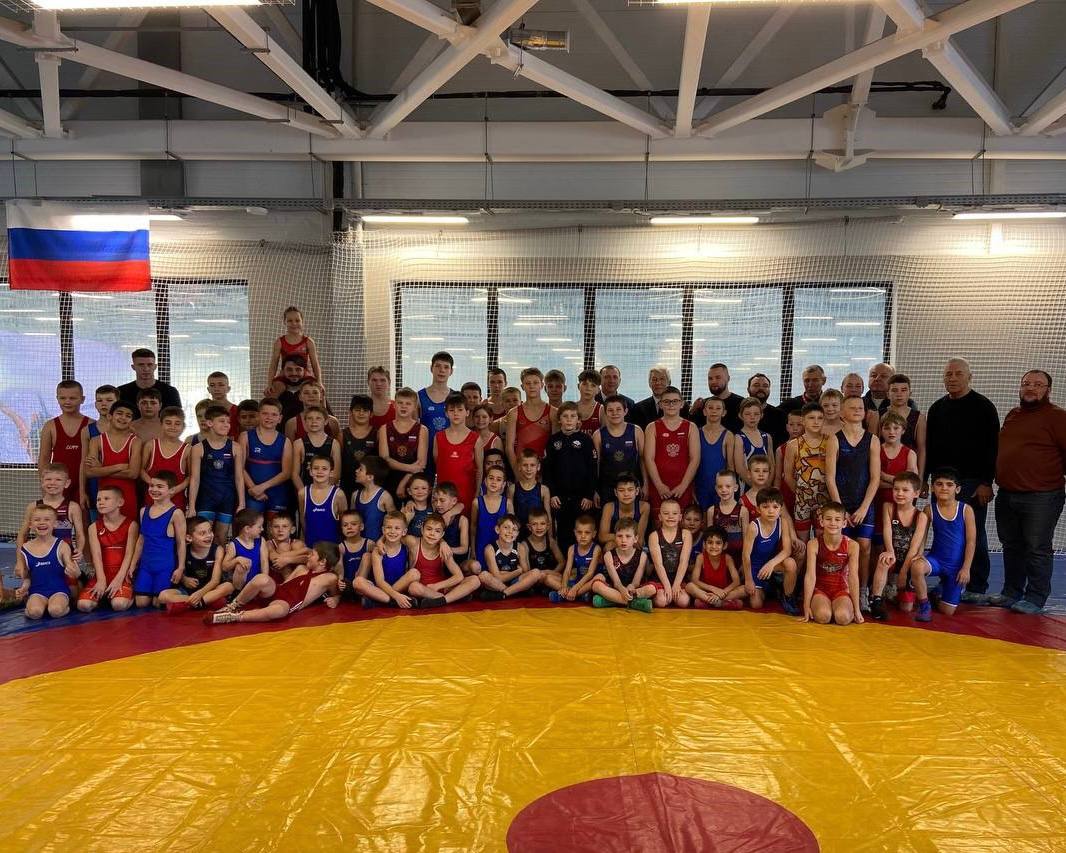 Около 90 спортсменов собрал районный турнир по вольной борьбе в Биробиджане