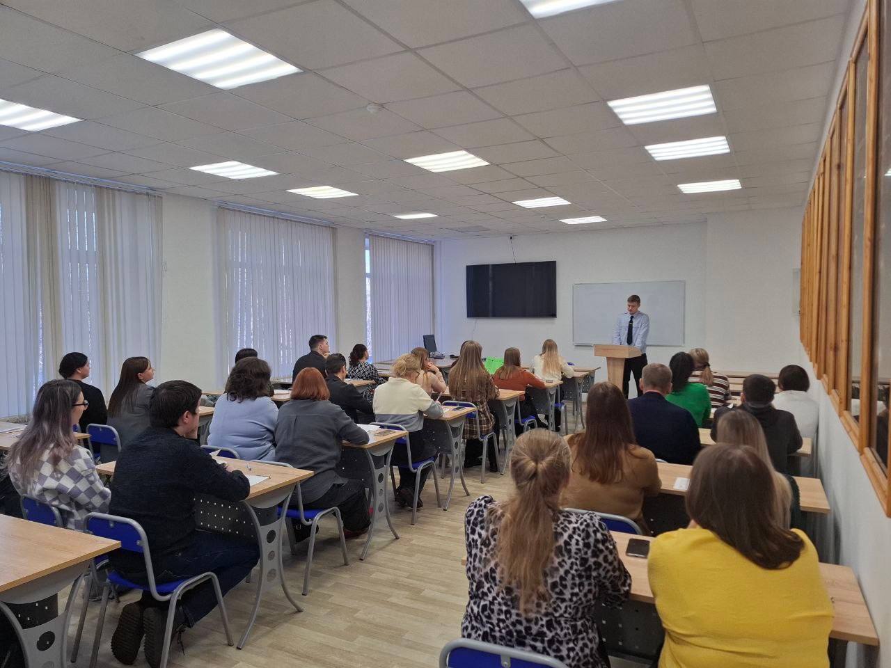 Противодействие коррупции: полицейские ЕАО провели лекцию для сотрудников университета