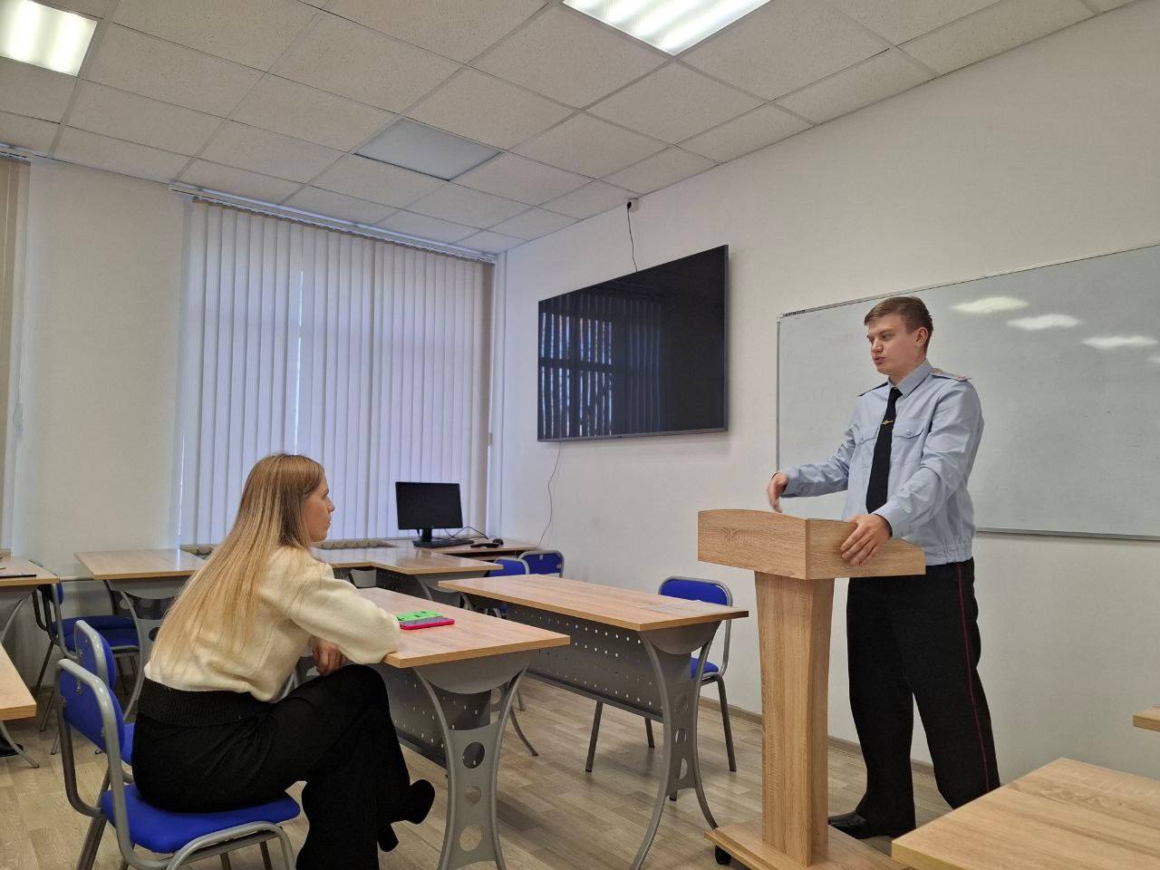 Противодействие коррупции: полицейские ЕАО провели лекцию для сотрудников университета Противодействие коррупции: полицейские ЕАО провели лекцию для сотрудников университета