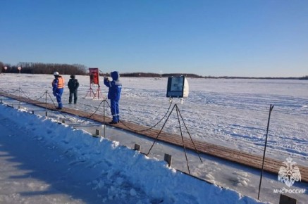 В ЕАО ледовая переправа через реку Тунгуску