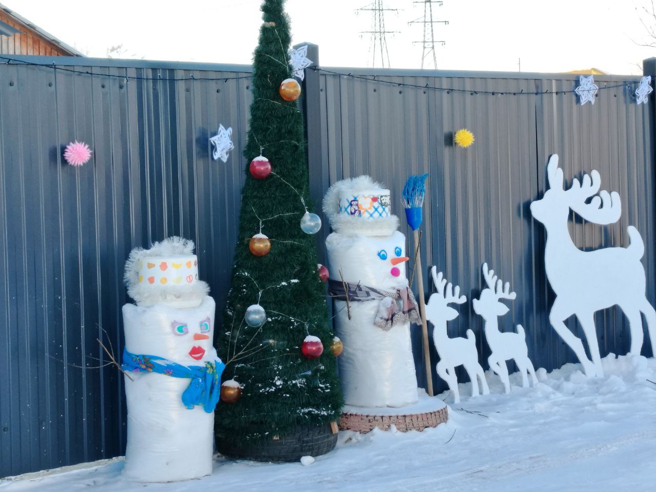 В Биробиджане проходит ежегодный конкурс «Елка нашего двора» (0+) В Биробиджане проходит ежегодный конкурс «Елка нашего двора» (0+)