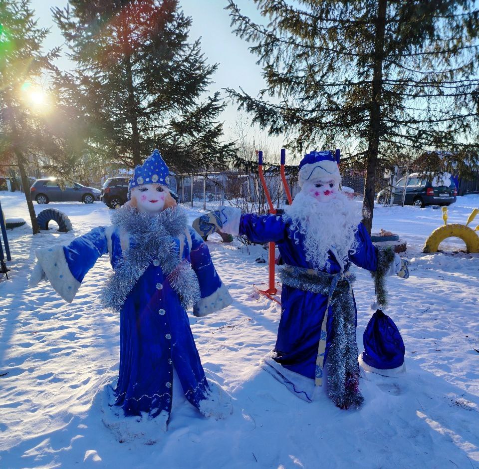 В Биробиджане проходит ежегодный конкурс «Елка нашего двора» (0+) В Биробиджане проходит ежегодный конкурс «Елка нашего двора» (0+)