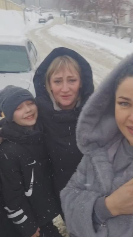 Рад, что наши стойкие алтайские коммунистки - депутат Алтайского заксобрания Людмила Клюшникова и ее помощница Светлана Кербер - вернулись, наконец, домой