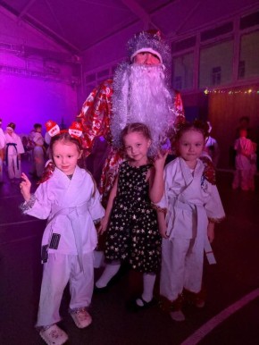 Новогодний нокаут от каратистов!