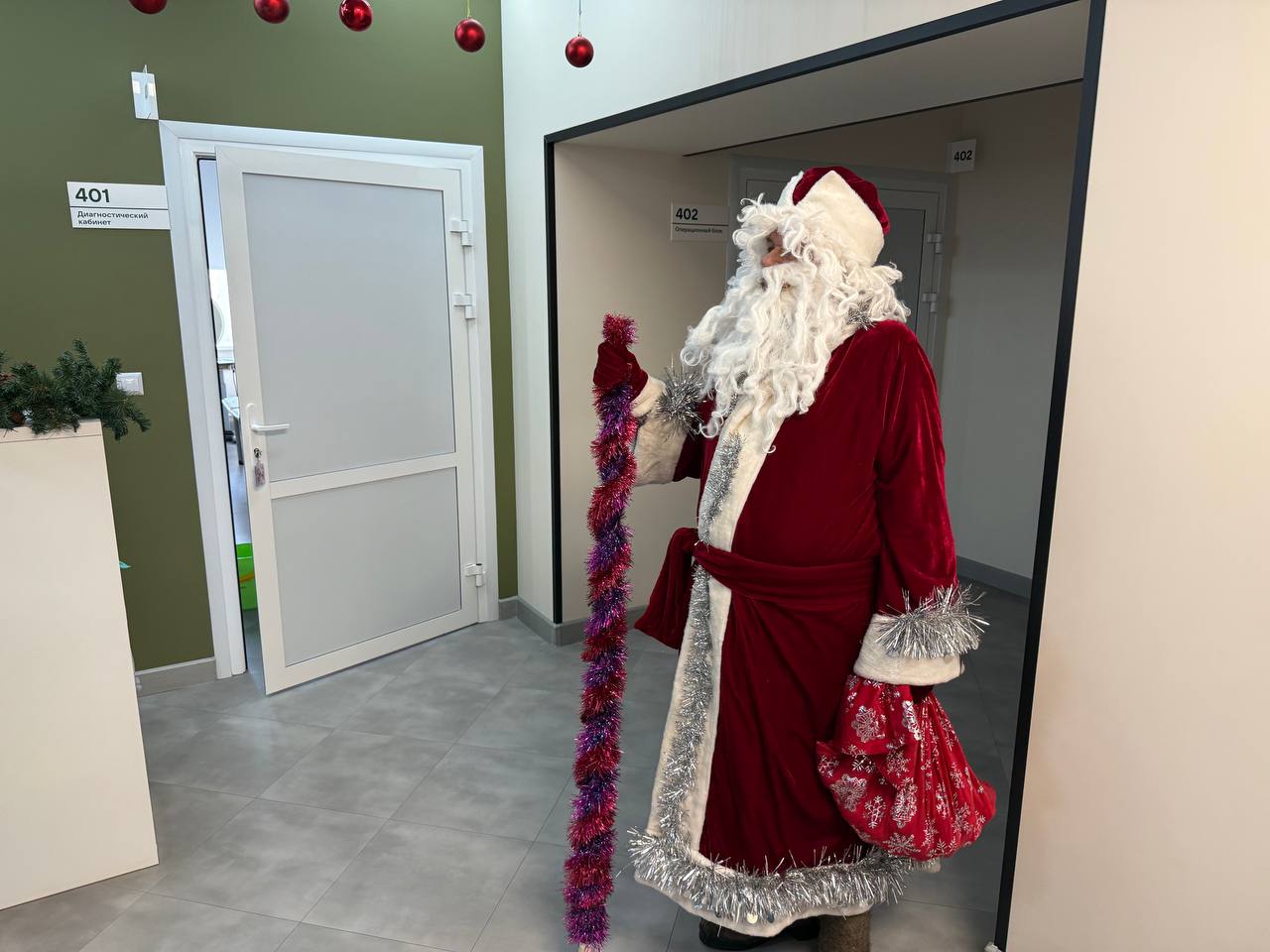 Акция «Снежинка добра» посетила областную больницу в Биробиджане Акция «Снежинка добра» посетила областную больницу в Биробиджане