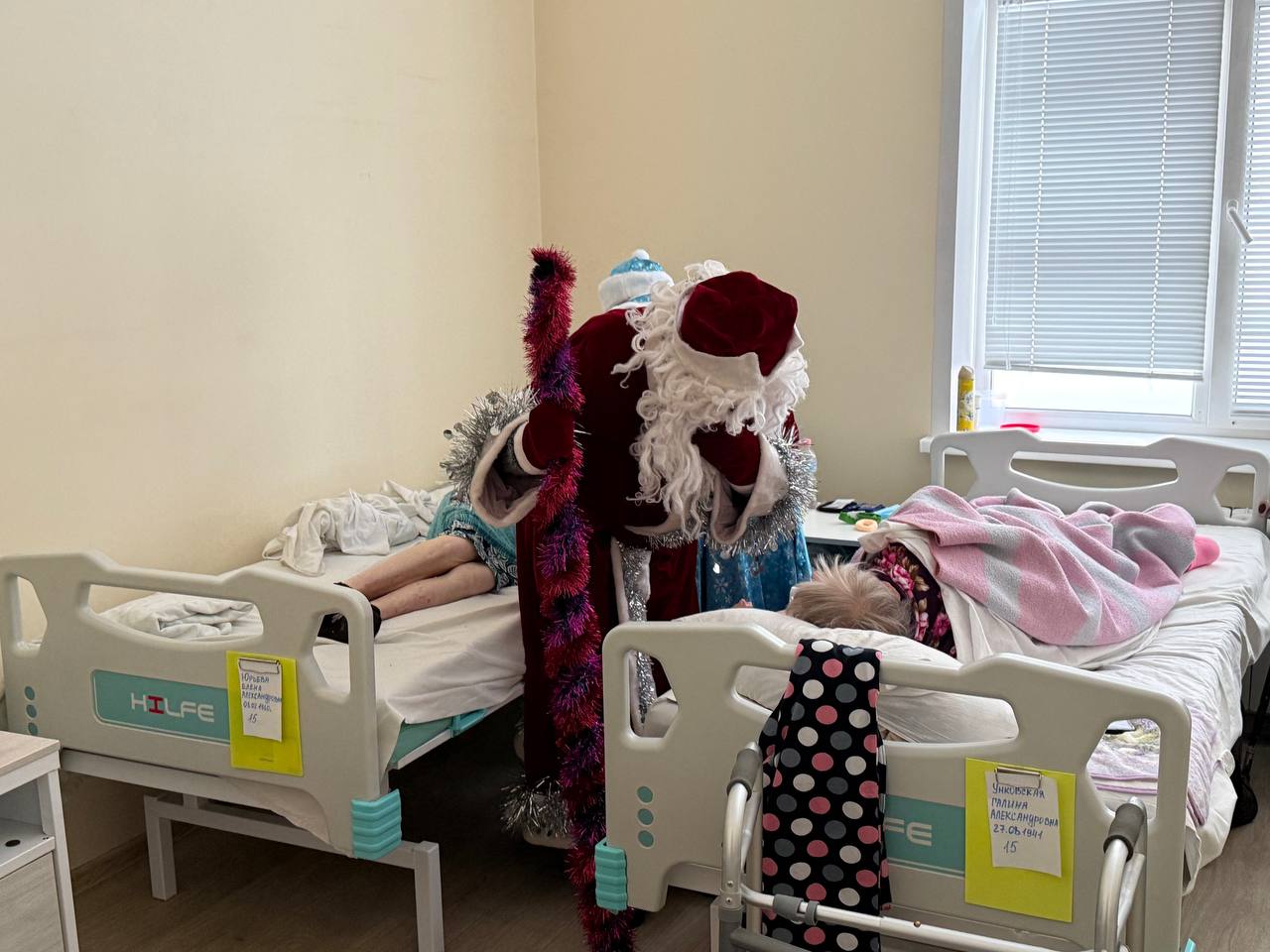 Акция «Снежинка добра» посетила областную больницу в Биробиджане Акция «Снежинка добра» посетила областную больницу в Биробиджане