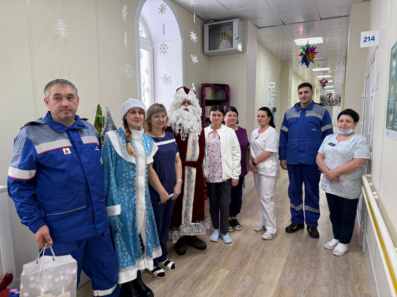 Акция «Снежинка добра» посетила областную больницу в Биробиджане Акция «Снежинка добра» посетила областную больницу в Биробиджане