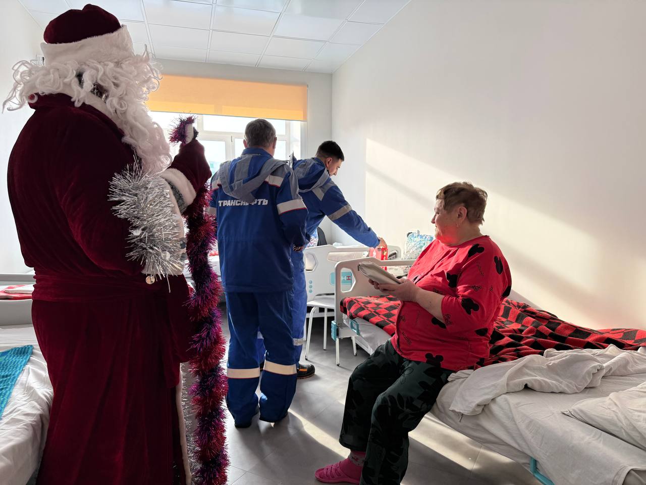 Акция «Снежинка добра» посетила областную больницу в Биробиджане Акция «Снежинка добра» посетила областную больницу в Биробиджане