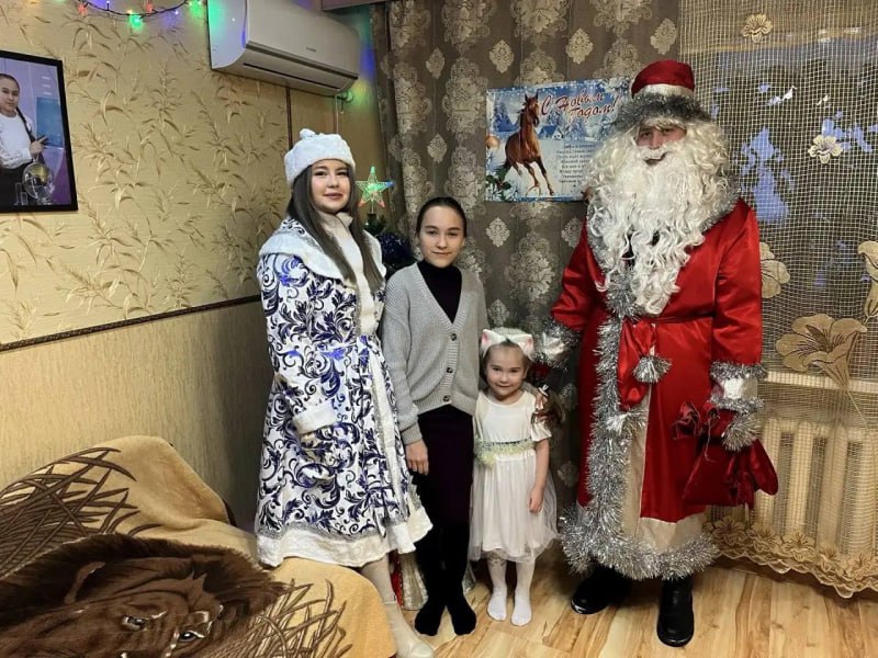 Сотрудники линейного отдела полиции на станции Биробиджан подарили детям праздничное настроение Сотрудники линейного отдела полиции на станции Биробиджан подарили детям праздничное настроение