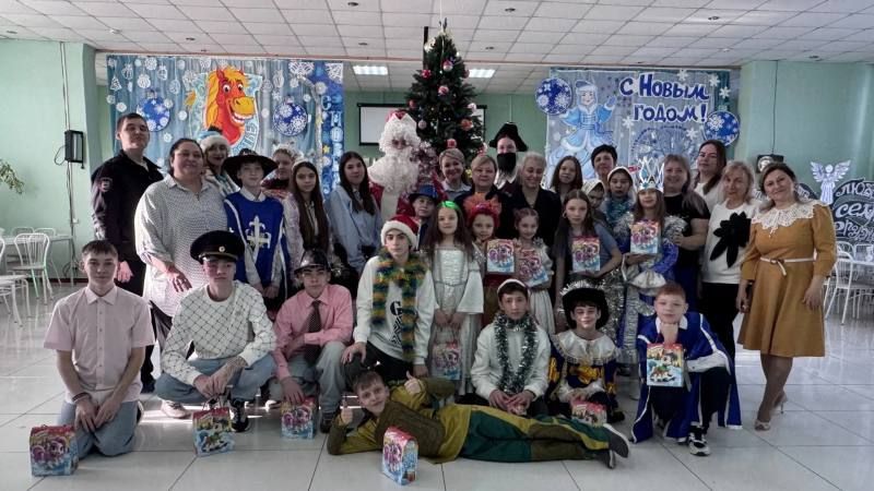 В Еврейской автономной области #ПолицейскийДедМороз навестил подшефный детский дом №2 г. Биробиджана