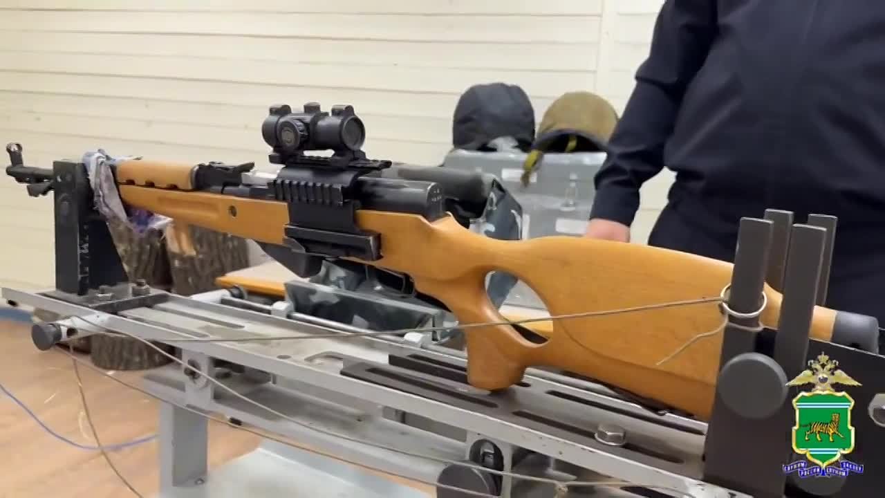 Полицейский Дед Мороз исполнил мечту четвероклассника из Биробиджана