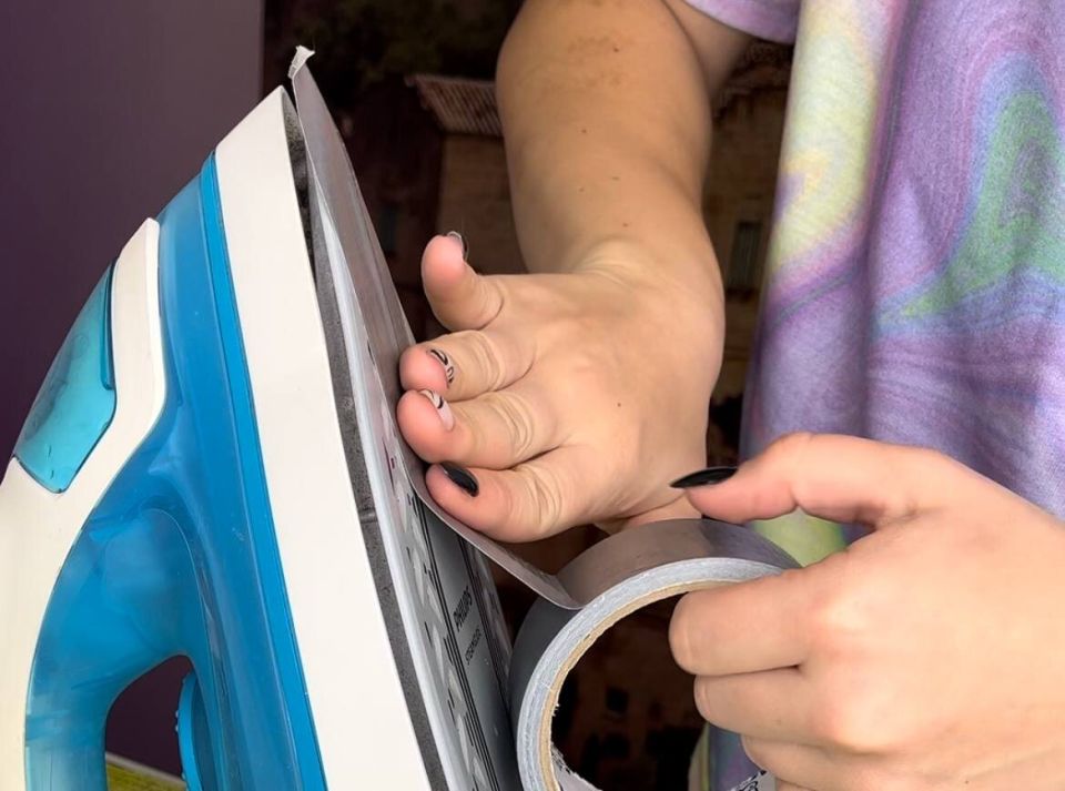 Необычный метод, который очистит ваш утюг до блеска