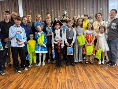 Сотрудники регионального следственного управления поздравили юных жителей Хабаровска с новогодними праздниками